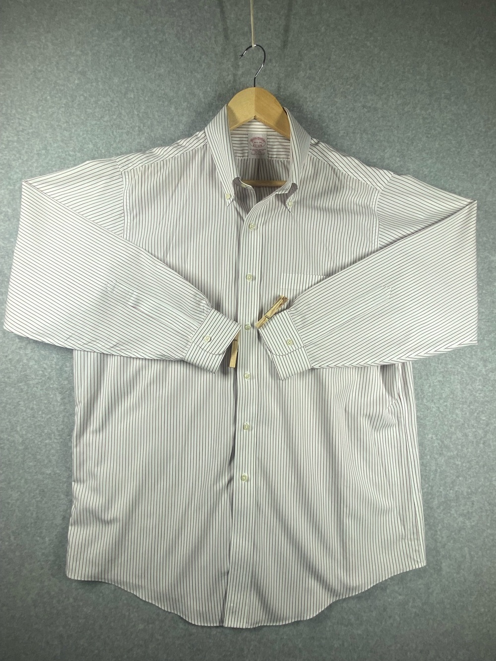 Brooks Brothers Dress Shirt men’s 16 1/2 -34 white/red Striped long Slv Non-iron